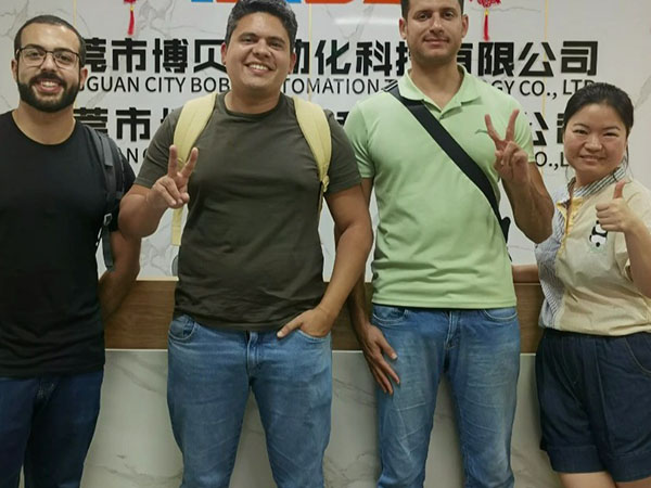 欢迎海外的朋友来公司...