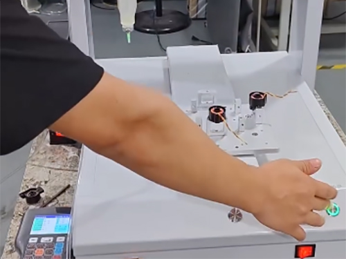 博贝全自动点胶机，电...