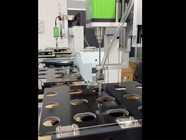 博贝自动锁螺丝机老化...