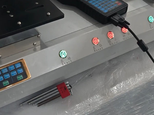 这款自动螺丝机专为内...