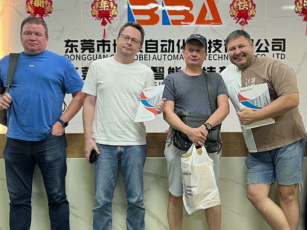 热烈欢迎俄罗斯客户来...