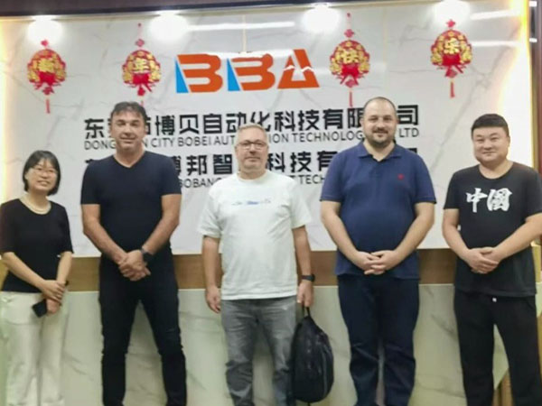 热烈欢迎托尼斯的朋友...