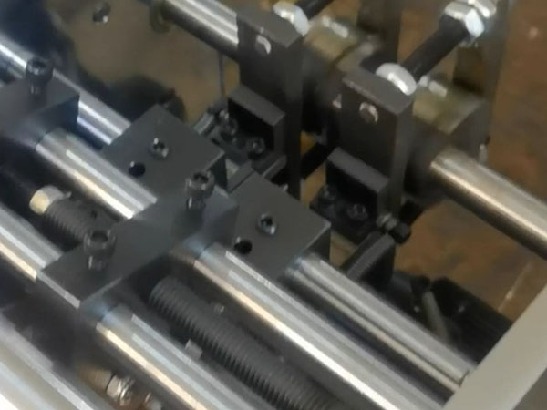 从原材料上料到成品成...