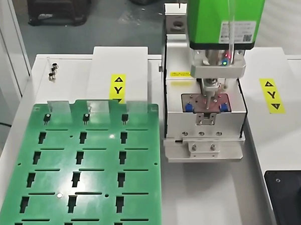 自动螺丝机 螺丝机厂...