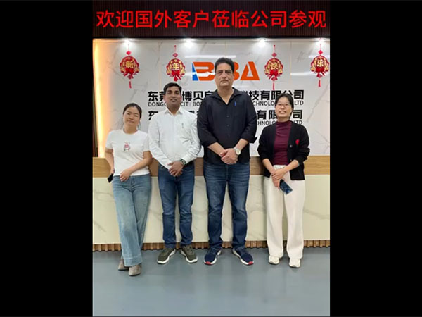 欢迎国外客户莅临公司...